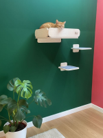 Лежанка настенная для кошек Kattform с бортиком